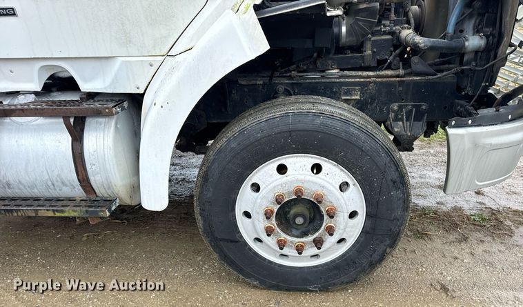 image for item DT2221 1999 Sterling  semi truck