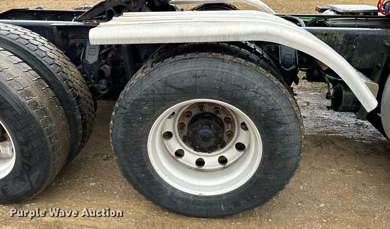 image for item DT2221 1999 Sterling  semi truck