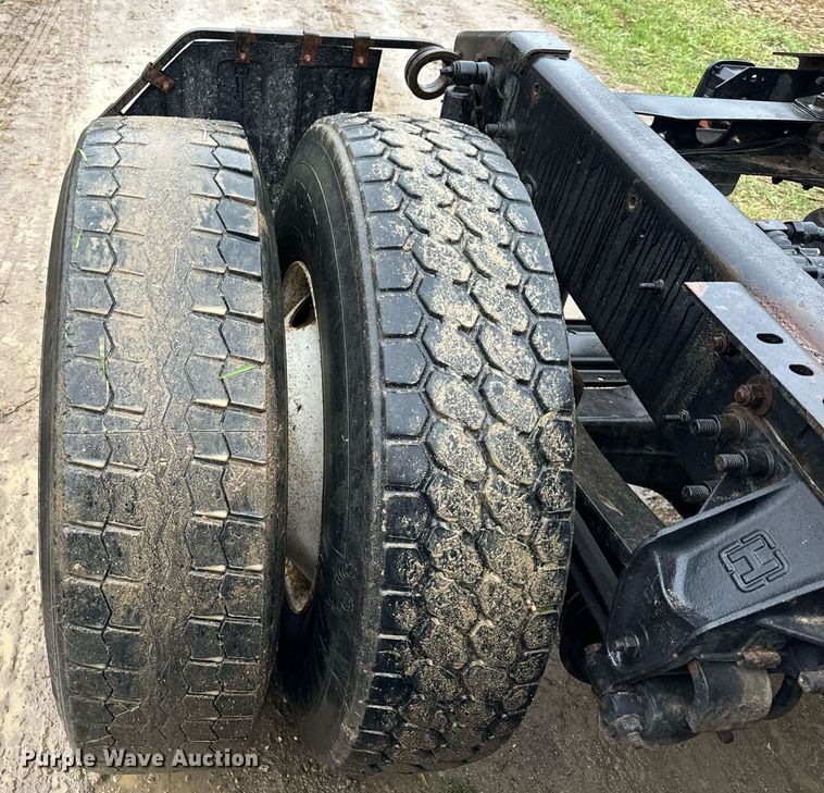 image for item DT2221 1999 Sterling  semi truck