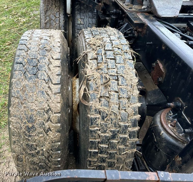 image for item DT2221 1999 Sterling  semi truck