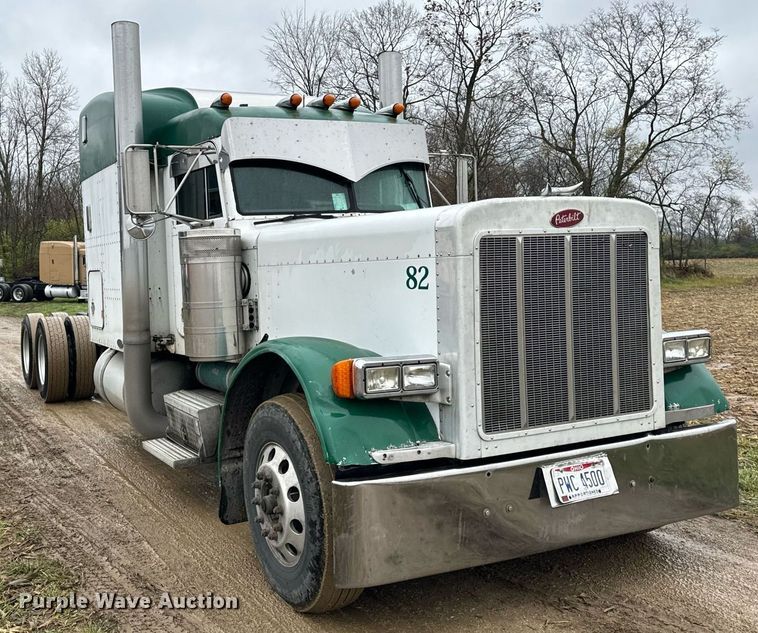 image for item DT2224 2000 Peterbilt 379 semi truck