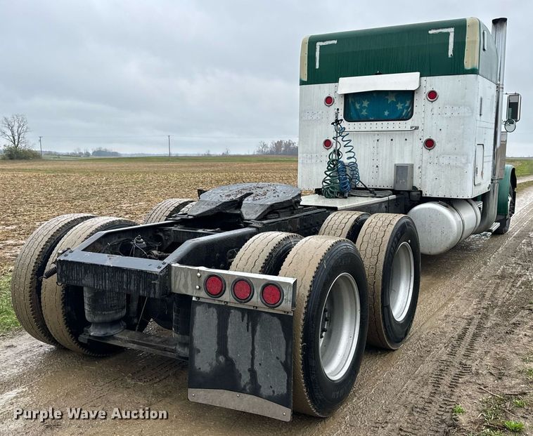image for item DT2224 2000 Peterbilt 379 semi truck