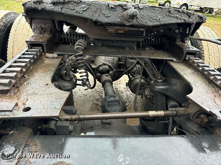 image for item DT2224 2000 Peterbilt 379 semi truck