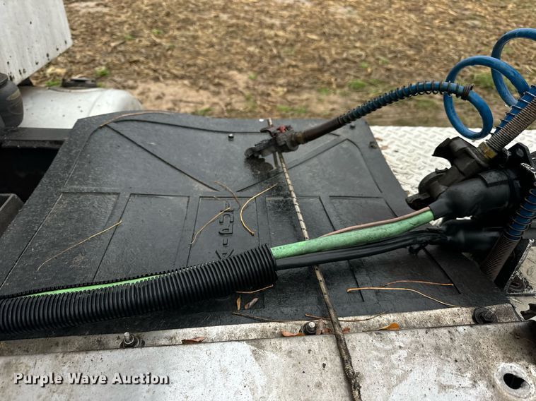 image for item DT2224 2000 Peterbilt 379 semi truck