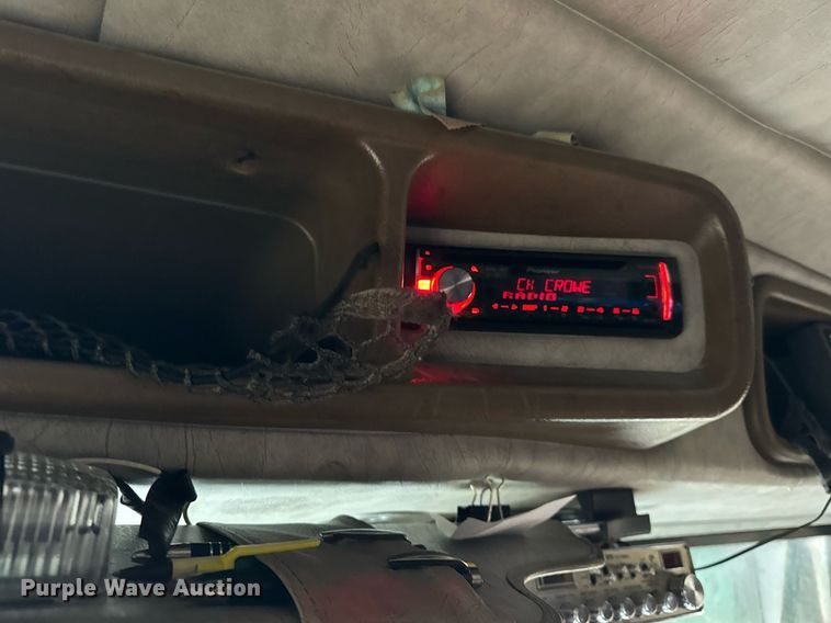 image for item DT2224 2000 Peterbilt 379 semi truck