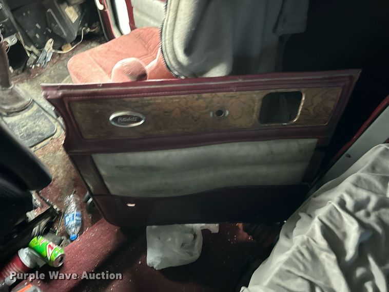 image for item DT2224 2000 Peterbilt 379 semi truck