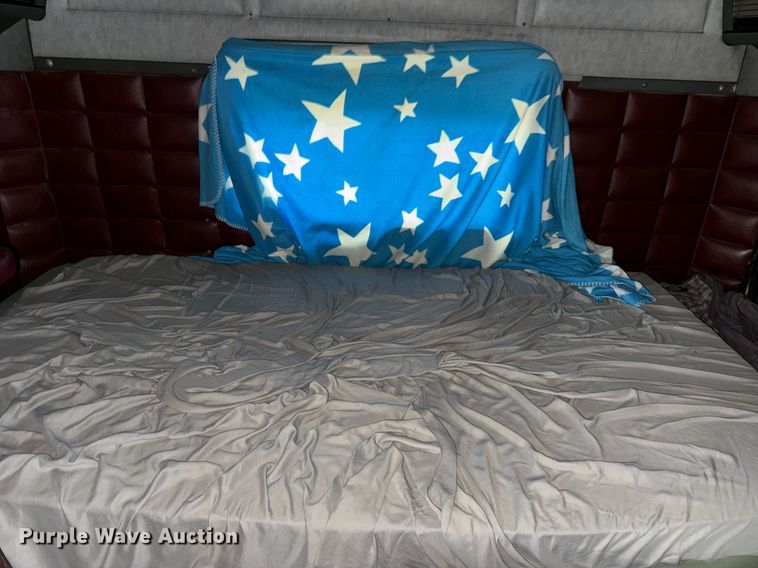 image for item DT2224 2000 Peterbilt 379 semi truck