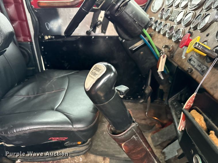 image for item DT2224 2000 Peterbilt 379 semi truck