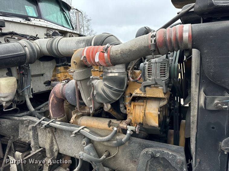 image for item DT2224 2000 Peterbilt 379 semi truck