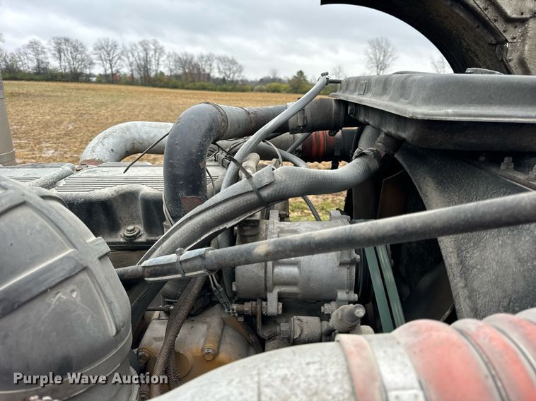 image for item DT2224 2000 Peterbilt 379 semi truck