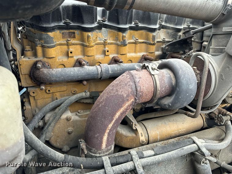 image for item DT2224 2000 Peterbilt 379 semi truck