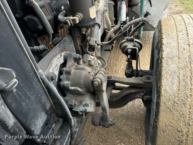 image for item DT2224 2000 Peterbilt 379 semi truck