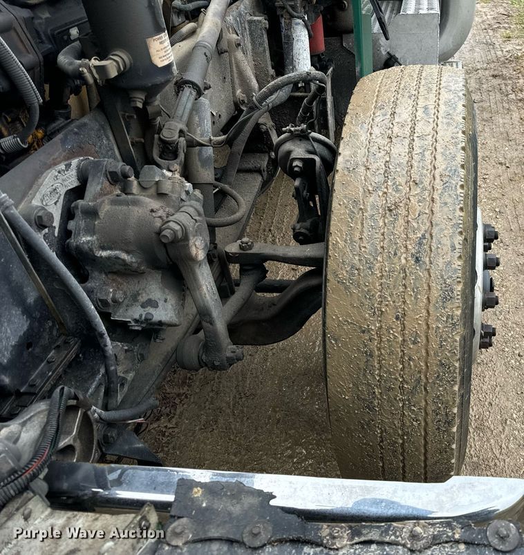 image for item DT2224 2000 Peterbilt 379 semi truck