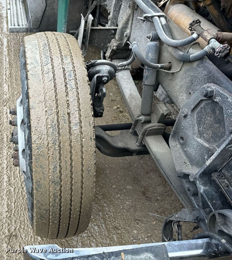 image for item DT2224 2000 Peterbilt 379 semi truck