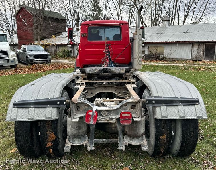 image for item DT2247 1998 Mack RD688S semi truck