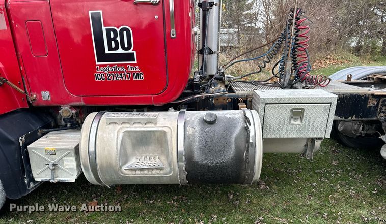 image for item DT2247 1998 Mack RD688S semi truck