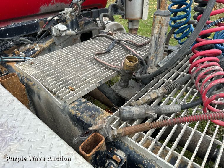 image for item DT2247 1998 Mack RD688S semi truck