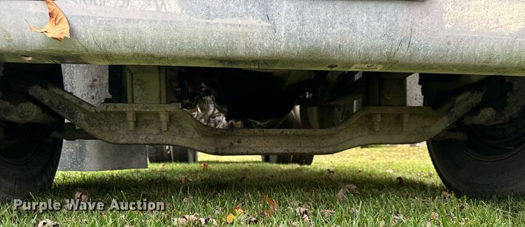 image for item DT2247 1998 Mack RD688S semi truck