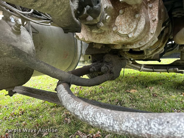 image for item DT2247 1998 Mack RD688S semi truck