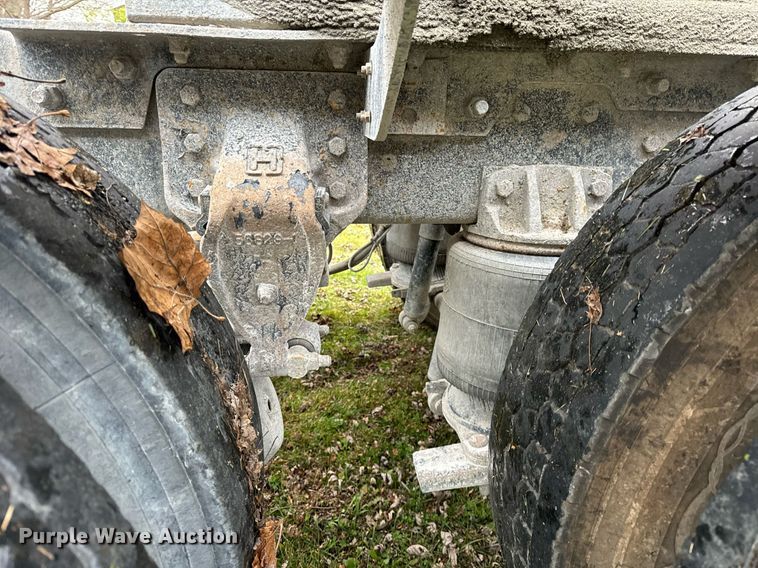 image for item DT2247 1998 Mack RD688S semi truck