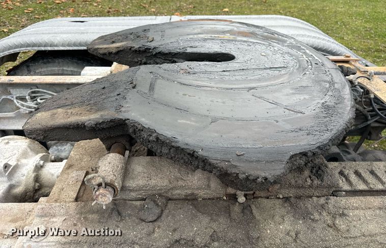 image for item DT2247 1998 Mack RD688S semi truck