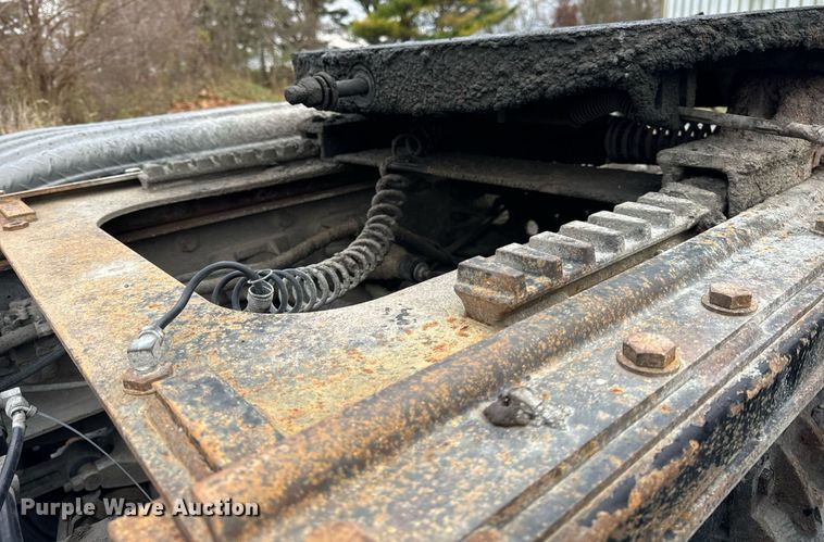 image for item DT2247 1998 Mack RD688S semi truck