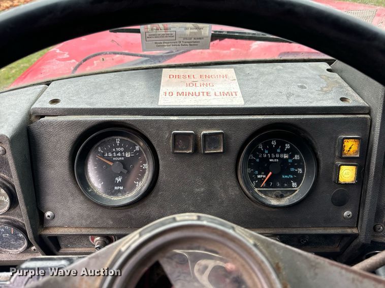 image for item DT2247 1998 Mack RD688S semi truck