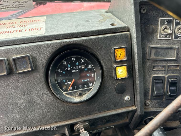 image for item DT2247 1998 Mack RD688S semi truck