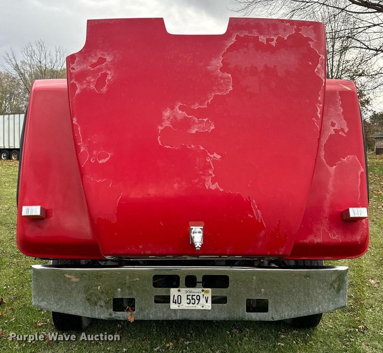 image for item DT2247 1998 Mack RD688S semi truck