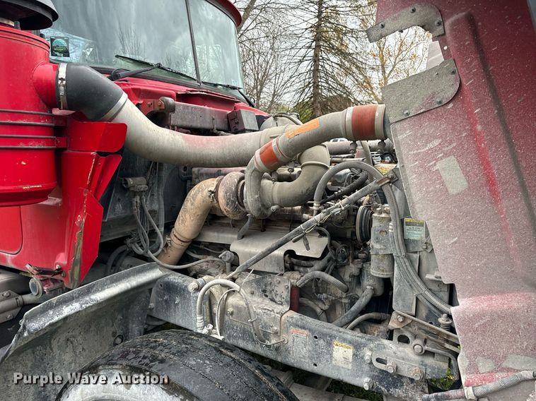 image for item DT2247 1998 Mack RD688S semi truck