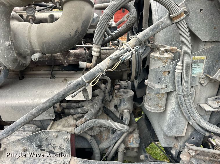 image for item DT2247 1998 Mack RD688S semi truck