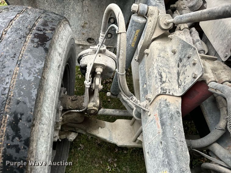 image for item DT2247 1998 Mack RD688S semi truck