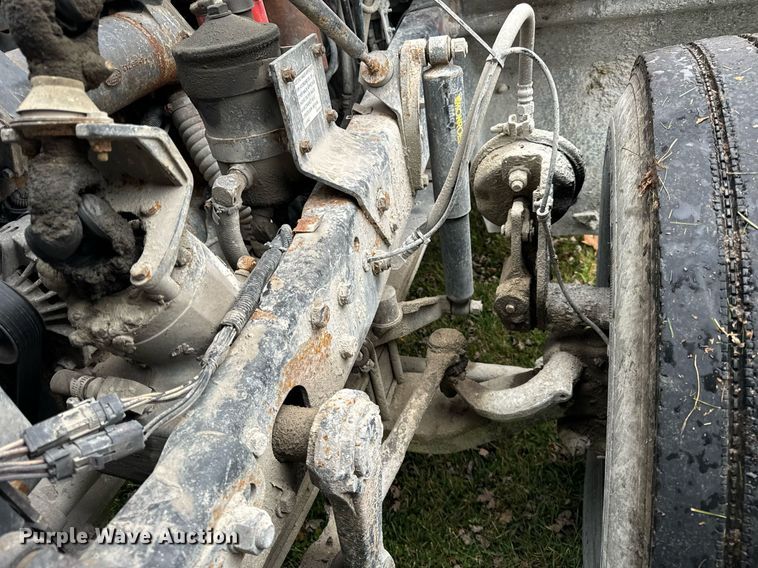 image for item DT2247 1998 Mack RD688S semi truck