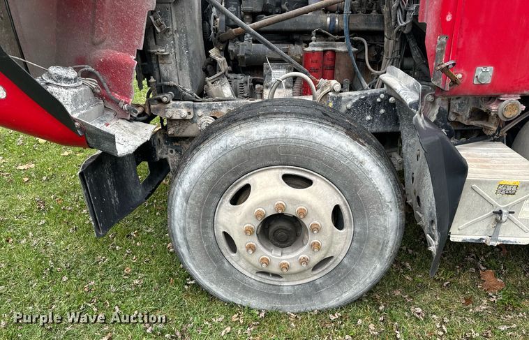 image for item DT2247 1998 Mack RD688S semi truck