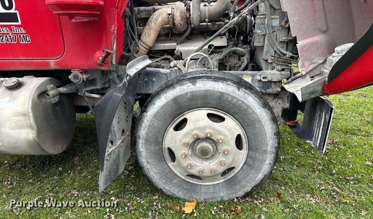 image for item DT2247 1998 Mack RD688S semi truck