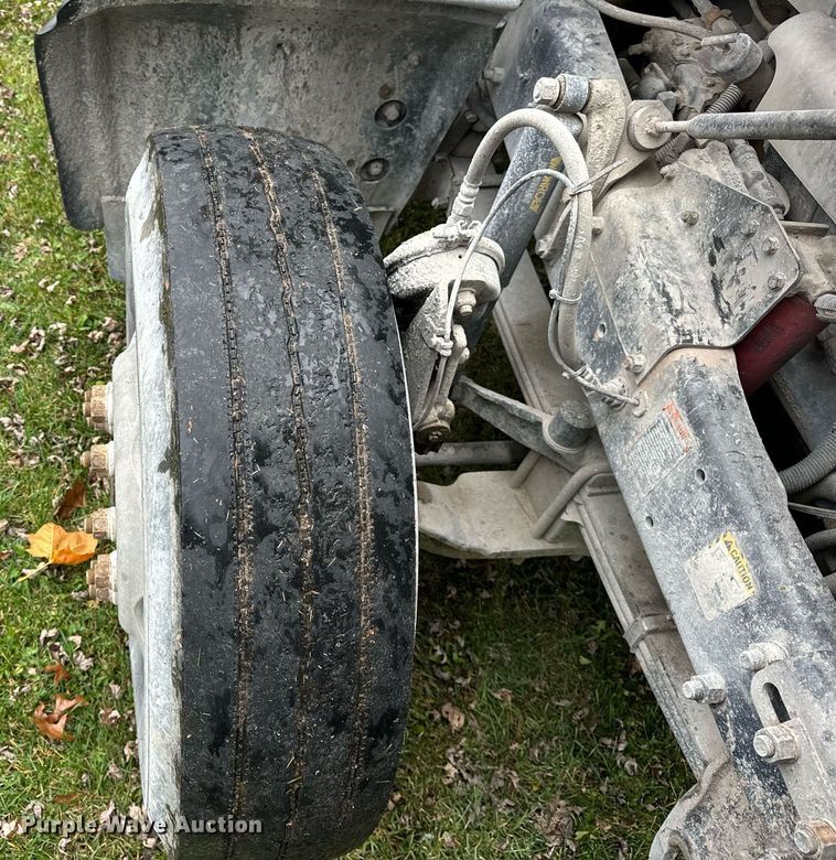 image for item DT2247 1998 Mack RD688S semi truck