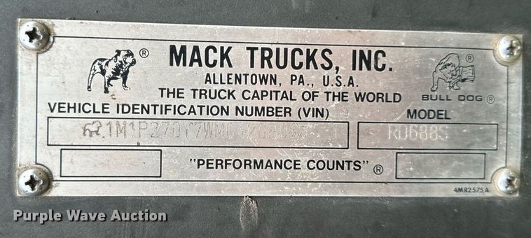 image for item DT2247 1998 Mack RD688S semi truck