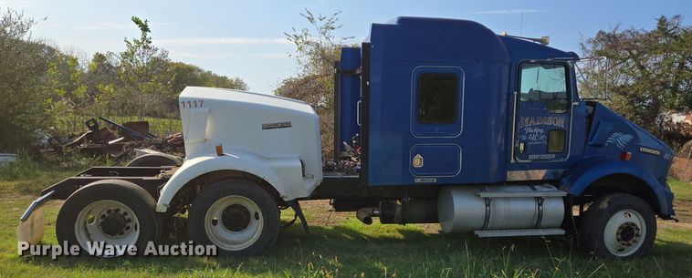 image for item DT5357 2005 Kenworth T800 truck cab and chassis