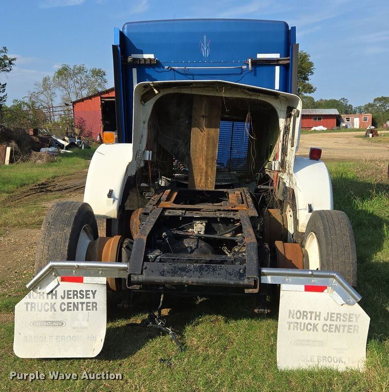 image for item DT5357 2005 Kenworth T800 truck cab and chassis