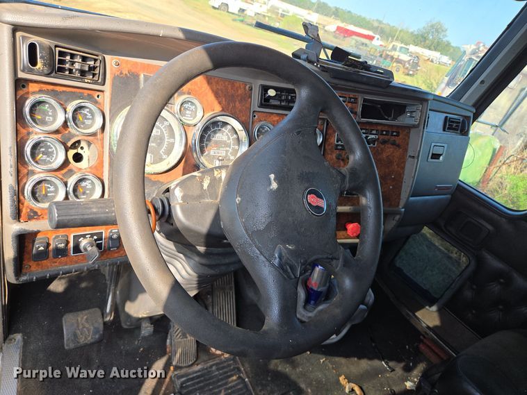 image for item DT5357 2005 Kenworth T800 truck cab and chassis