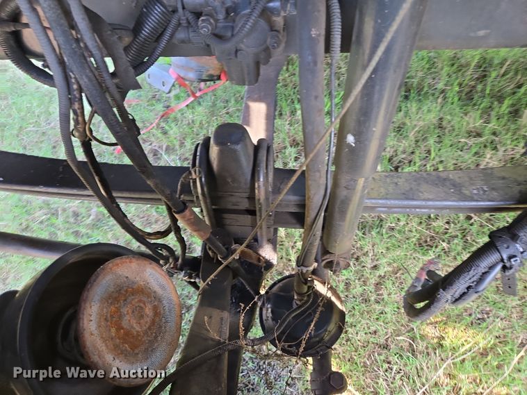 image for item DT5357 2005 Kenworth T800 truck cab and chassis