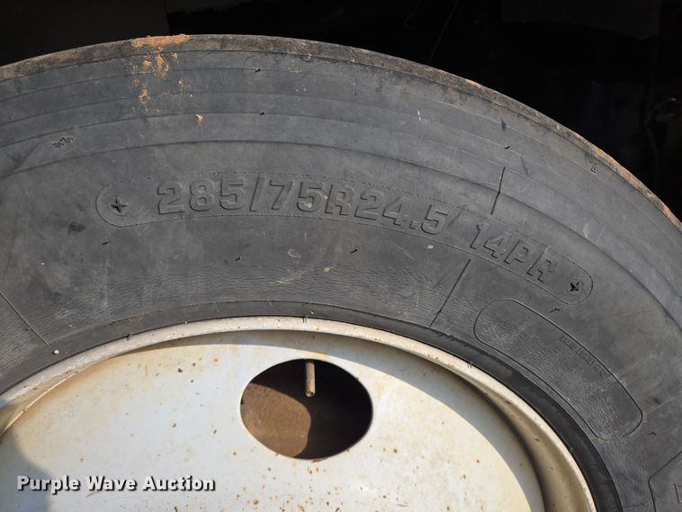 image for item DT5357 2005 Kenworth T800 truck cab and chassis