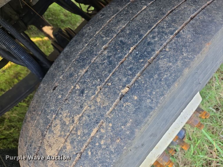 image for item DT5357 2005 Kenworth T800 truck cab and chassis