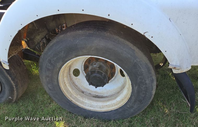 image for item DT5357 2005 Kenworth T800 truck cab and chassis