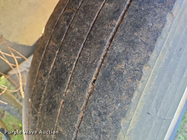 image for item DT5357 2005 Kenworth T800 truck cab and chassis