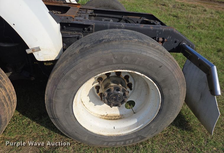 image for item DT5357 2005 Kenworth T800 truck cab and chassis