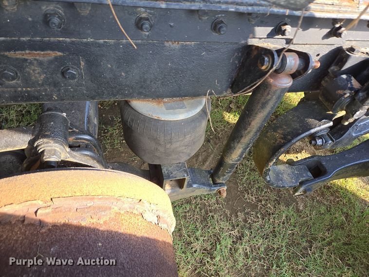 image for item DT5357 2005 Kenworth T800 truck cab and chassis