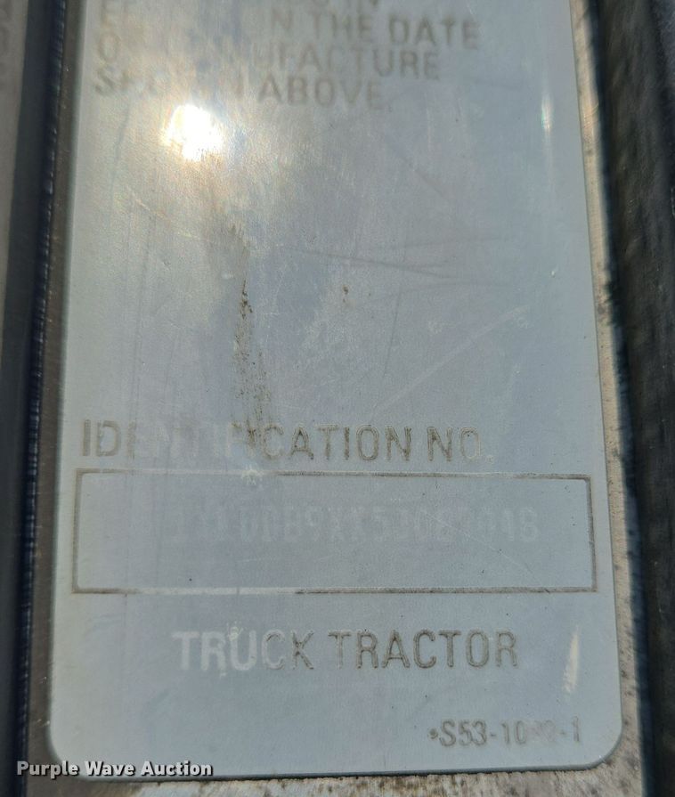 image for item DT5357 2005 Kenworth T800 truck cab and chassis