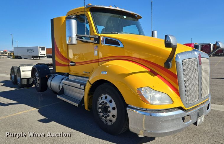 image for item DT7014 2020 Kenworth T680 semi truck