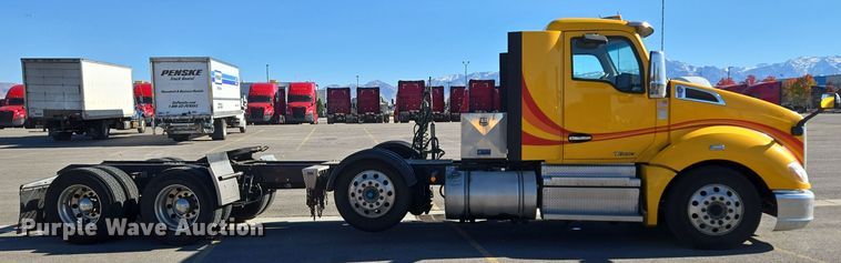 image for item DT7014 2020 Kenworth T680 semi truck